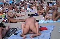 คลิปโป้ฝรั่ง Outdoor sex ชายหาดที่ไหนน่าไปจัง นอนแก้ผ้าทั้งหาด มีคนเย็ดกันด้วย